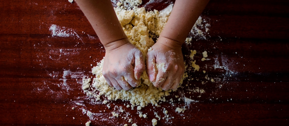 making dough hands r